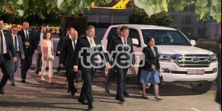 Lajçak e Escobar arrijnë në Qeveri