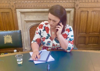 Deputetja britanike flet me kryeministrin Kurti për situatën e fundit, tregon se çka u bisedua