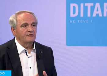 Dedaj thotë se ka një plan për de-esklaim të situatës dhe që “do t’ia tregonte vendin Vuçiqit e Kurtit”