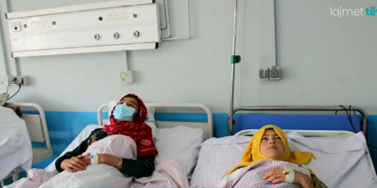 Helmimi i nxënëseve afgane, 80 vajza janë shtruar në spital