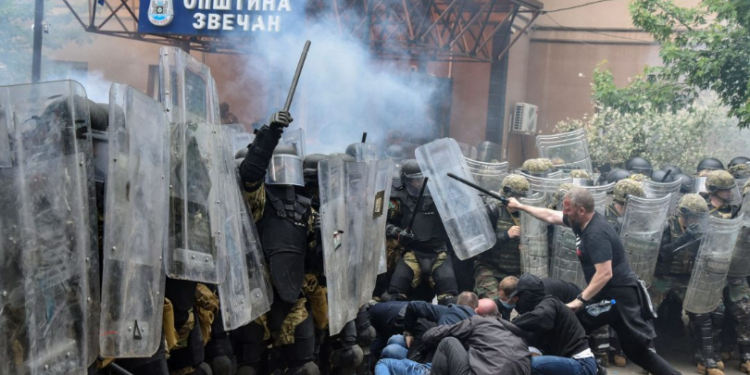 Kurti: Grupet ekstreme në veri, më 29 maj përdoren granata dore e bomba shokuese të prodhuara nga Serbia