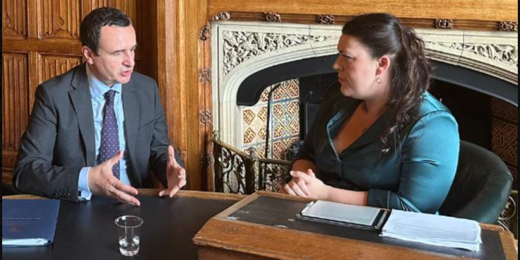 Kurti bisedon për zhvillimet në veri me deputeten Kearns