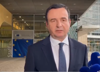 Kurti: Policia s’mund të tërhiqet pa u tërhequr ekstremistët