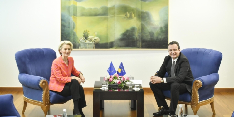 Von der Leyen bisedon me Kurtin: Theksova nevojën urgjente për kthim në dialog