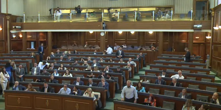 Ndërpritet seanca në mungesë kuorumi, Konjufca me vërejtje ndaj PDK-së