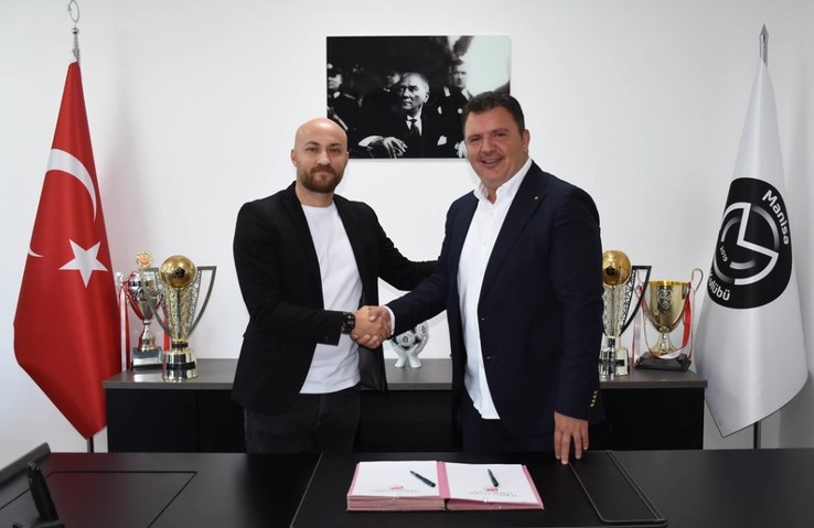 Nexhipi, drejtor sportiv i Manisas