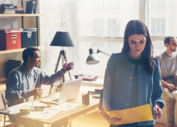 12 shprehje që nuk duhet t’i përdorni në punë