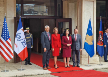 Osmani takohet me Guvernatoren e Iowas