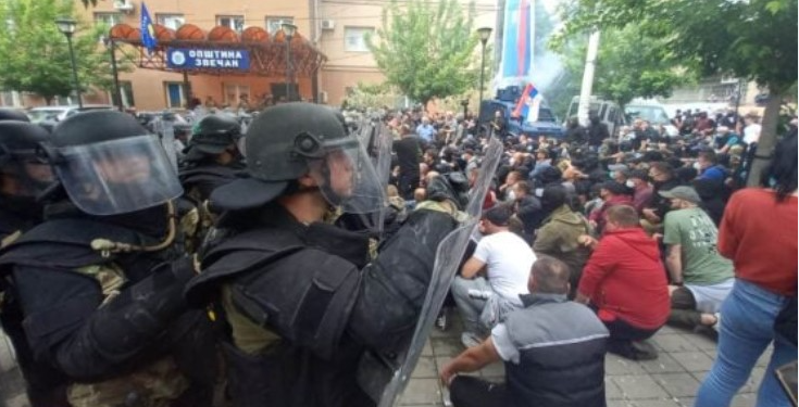 Sopjani: Ditën e parë, u pa qartë që KFOR-i në Zveçan nuk ishte i përgatitur të ballafaqohet me turmën