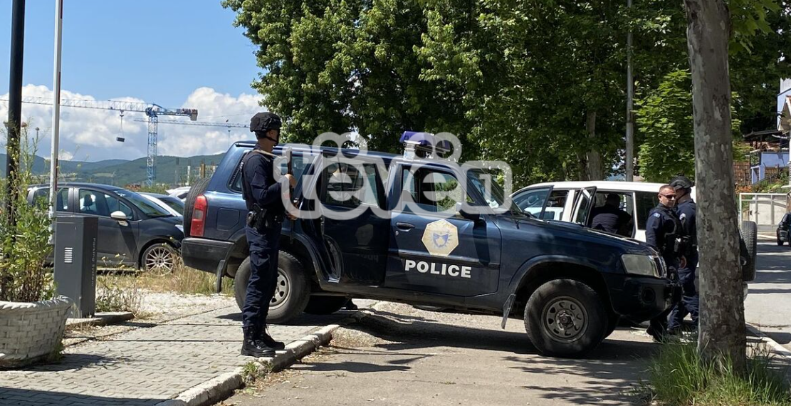 Largohet kontejneri i djegur i PK-së në veri, që shërbente si pikë statike