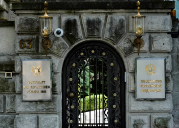 Gjermania urdhëron mbylljen e katër prej pesë konsullatave ruse, reagon Moska