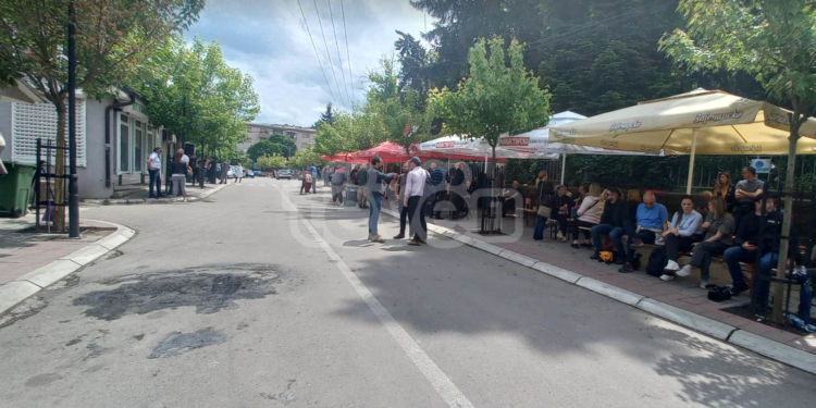 Zveçani qetë në ditën e 5 të protestës