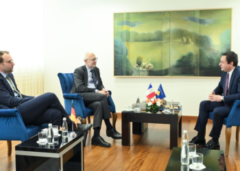 Kurti takoi përfaqësues të Francës e Gjermanisë, pajtohen për de-eskalimin e situatës në veri