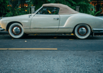 Gomat e makinave dikur ishin të bardha, zbuloni pse u bënë të zeza