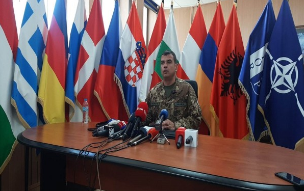 KFOR: Në protestat në veri kishte grupe kriminale që tentonin të sulmonin ushtarët