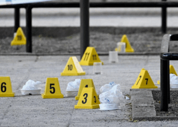 Vritet një adoleshent, tre të plagosur nga të shtënat në Suedi