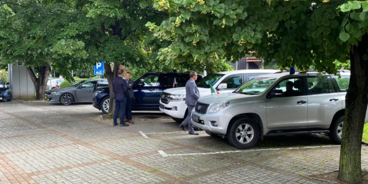 Ambasadorët e QUINT-it takohen me kryeministrin Kurti