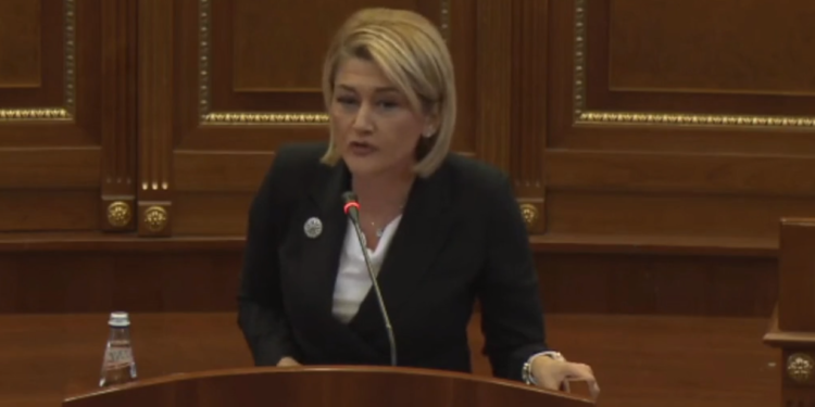 Kusari i përgjigjet Krasniqit: Kryeministrit Kurti i kemi bërë ftesë të vjen kur ka kohë