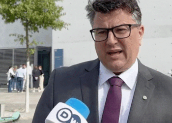 Raportuesi për Kosovën në Bundestag pyet Kurtin, Vuçiqin e ndërkombëtarët: Kush i kreu sulmet në veri?