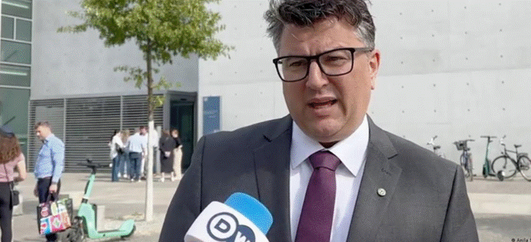 Raportuesi për Kosovën në Bundestag pyet Kurtin, Vuçiqin e ndërkombëtarët: Kush i kreu sulmet në veri?