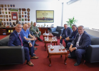 Mehaj takon ish-ministrat e Mbrojtjes dhe ish-komandantët e FSK-së