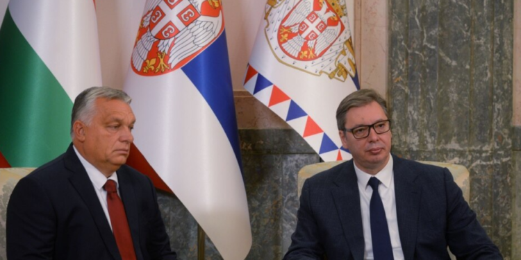 Orban i lutet Vuçiqit të lirojë tre policët e Kosovës