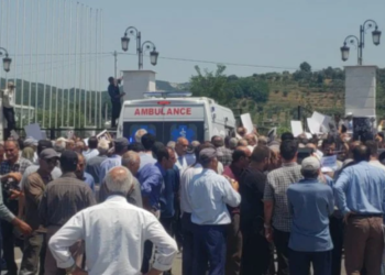 Një i vdekur dhe dhjetëra të plagosur në kampin MEK në Durrës