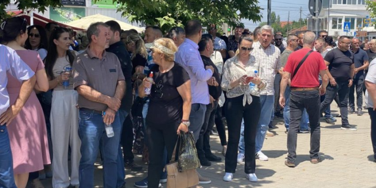 Qytetarët serbë protestojnë në Graçanicë