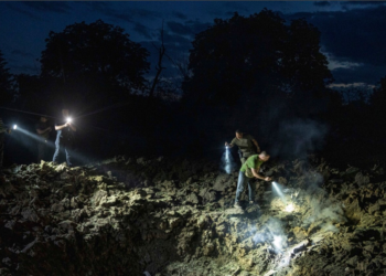 Valë “masive” e sulmeve ruse, Ukraina thotë se ka zmbrapsur një sulm në aeroport