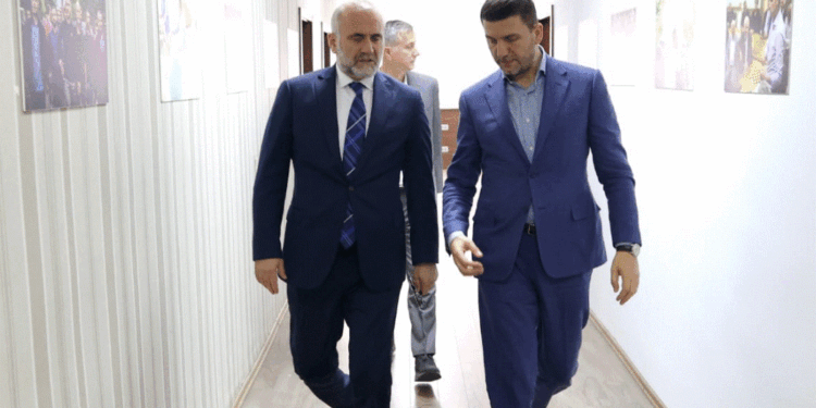 Krasniqi takon të dërguarin special të Erdoganit për Ballkanin Perëndimor, diskutojnë për zhvillimet politike