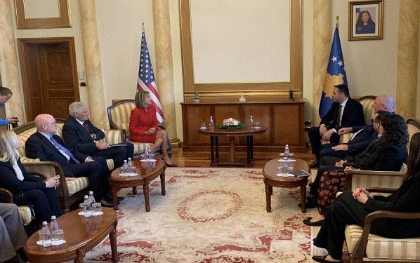 ​Konjufca takoi guvernatoren e Shtetit të Iowa-s