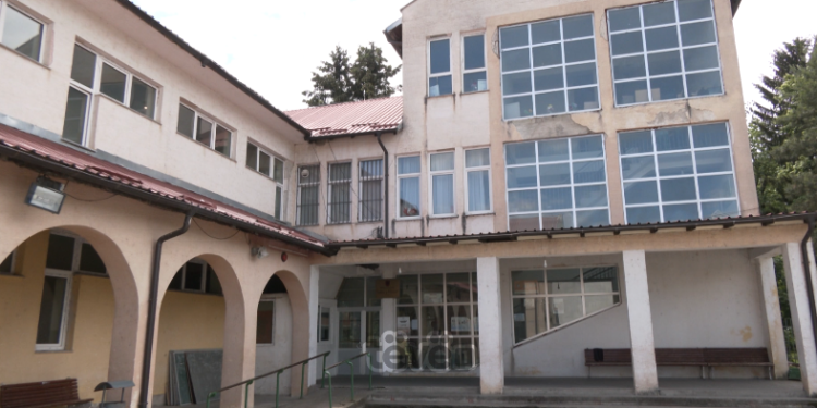 Rasti i sulmit seksual ndaj 13-vjeçares, flet drejtori i shkollës, Prokuroria e Komuna e Deçanit