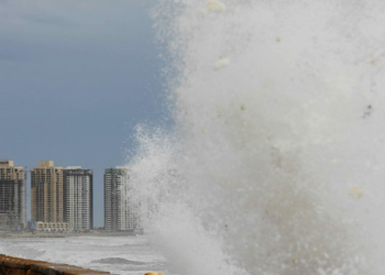 Cikloni godet Indinë, të paktën dy të vdekur