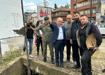 Mehaj dhe Krasniqi vizitojnë Pejën, Qeveria: Kemi vënë në dispozicion të gjitha kapacitetet