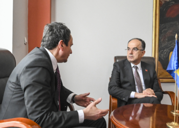 Kurti takon Begajn, shprehu keqardhje për anulimin e mbledhjes së qeverive nga Rama