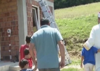 Për Bajram myslimanët i dhurojnë familjes katolike një shtëpi në Pjetërshan