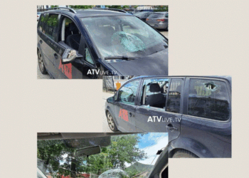 Ekipi i ATV-së sulmohet me gurë në Zveçan, lëndohen gazetari dhe kameramani 