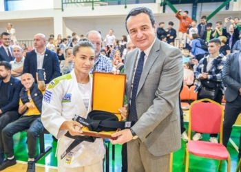 Albin Kurti: Majlinda Kelmendi është simbol i suksesit në Kosovë