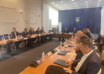 Drejtori i Policisë kërkon të raportojë në Komision me dyer të mbyllura për situatën në veri