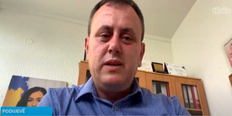 Drejtori i shkollës në Podujevë: Nxënësit e sulmuar nga qeni janë mirë, u udhëzuan për në Klinikën Infektive