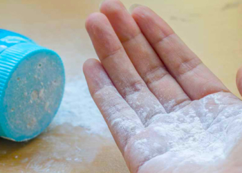 Kurat natyrale kundër djersitjes së duarve dhe këmbëve