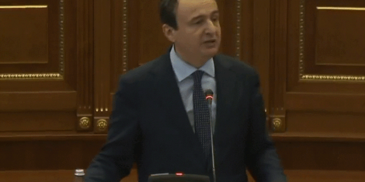 Kurti: Serbëve u jepet pushim në punë për të dalë në protesta