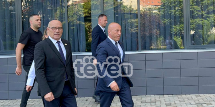 Haradinaj arrin në objektin e Presidencës për t’u takuar me Osmanin