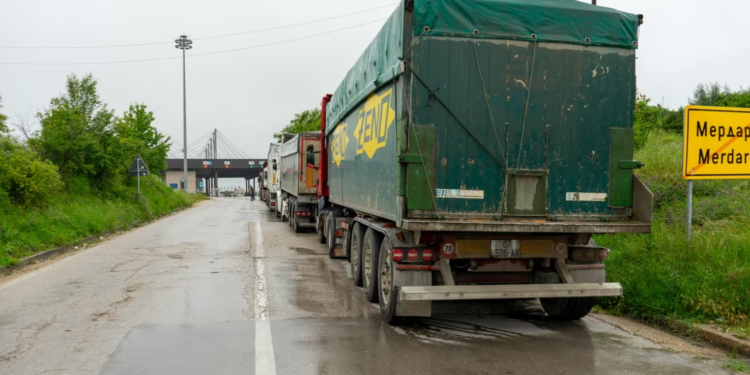Kamionët me mallra serbe as sot nuk lejohen të hyjnë në Kosovë