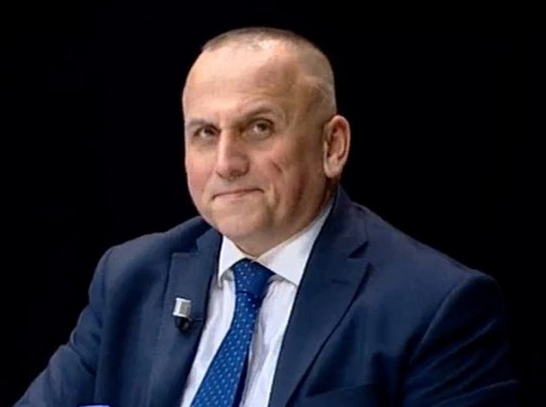 Kulla: Qeveria e Kosovës të bëhet gati të mbrojë shtëpinë e vet, me apo pa NATO-n