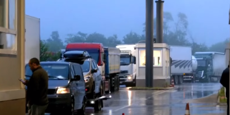 Në Merdarë nuk po lejohen kamionët me mallra nga Serbia të hyjnë në Kosovë