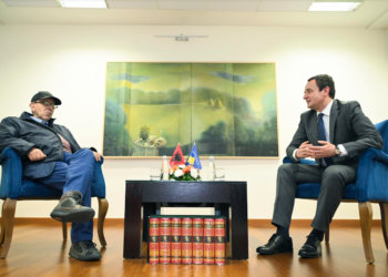 Kurti pret në takim Ismail Kadaren, tregon se si ka lexuar të gjitha veprat e tij