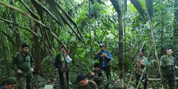 Një muaj pas rrëzimit të avionit, katër fëmijë u gjetën të gjallë në Kolumbi