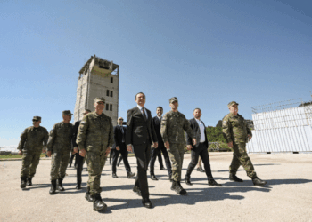 Kurti viziton kazermën “Evropianët e rinj” në Pomozatin dhe “Minatori” në Mitrovicë