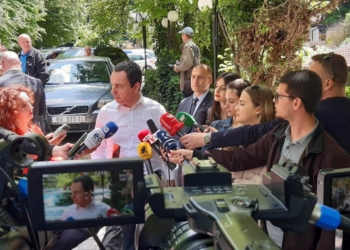 Kurti për dy kryetarët e PDK-së: Besoj që vendi i punës duhet të jetë në Komunë, por ata vendosin vetë